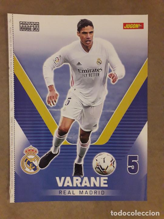 Coleccionismo deportivo: POSTER (HOJA) REVISTA JUGON, VARANE (REAL MADRID) / DE JONG (FC BARCELONA) 2020-2021