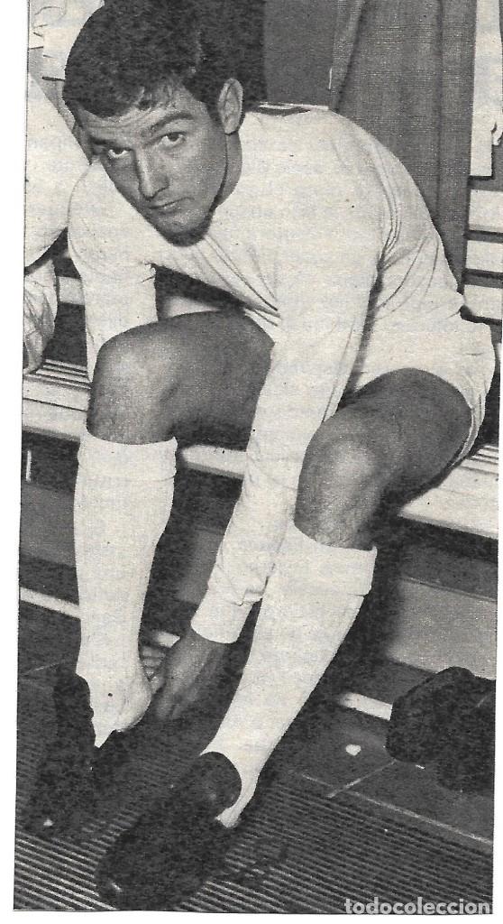 Collezionismo sportivo: REAL MADRID: Recorte de AGUILAR en el vestuario