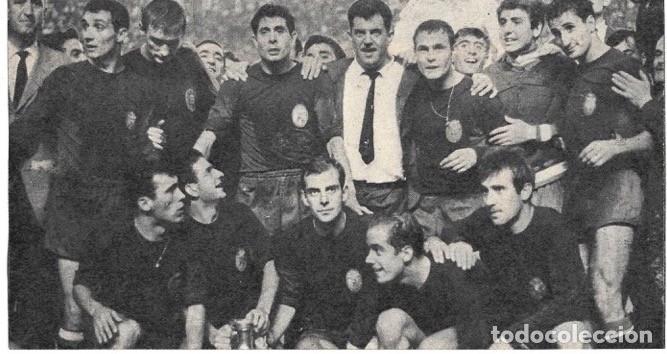 Collezionismo sportivo: SELECCI&Oacute;N ESPA&Ntilde;OLA DE F&Uacute;TBOL: Gran recorte de los triunfadores de la Eurocopa del 64