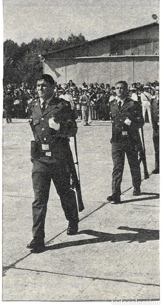 Collezionismo sportivo: Recorte de SANTILLANA en la Mili jurando bandera