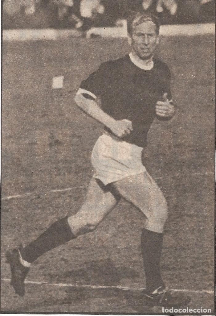 Collezionismo sportivo: MANCHESTER UNITED ( ManU ): Recorte de BOBBY CHARLTON en acci&oacute;n. 1968