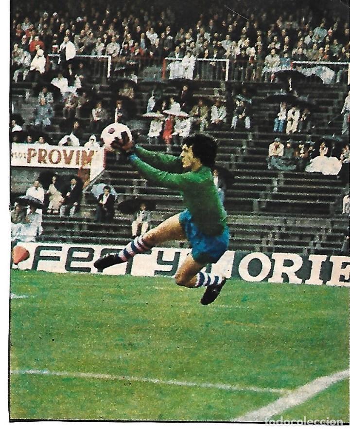 Collectionnisme sportif: REAL SOCIEDAD: Recorte de ARKONADA haciendo una palomita. 1976