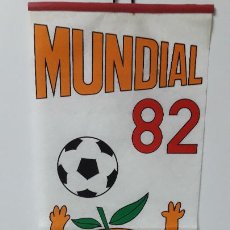 Coleccionismo deportivo: ANTIGUO CARTEL - POSTER PARA COLGAR DEL MUNDIAL DE ESPAÑA 82 - NARAJITO . R.F.E.F 1979