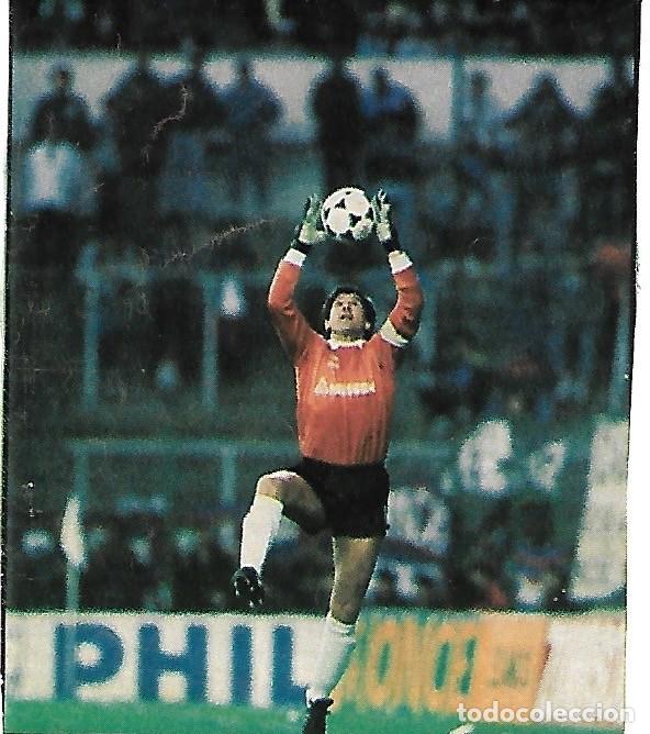 Collectionnisme sportif: REAL SOCIEDAD: Recorte de ARKONADA blocando un bal&oacute;n. A&ntilde;os 80
