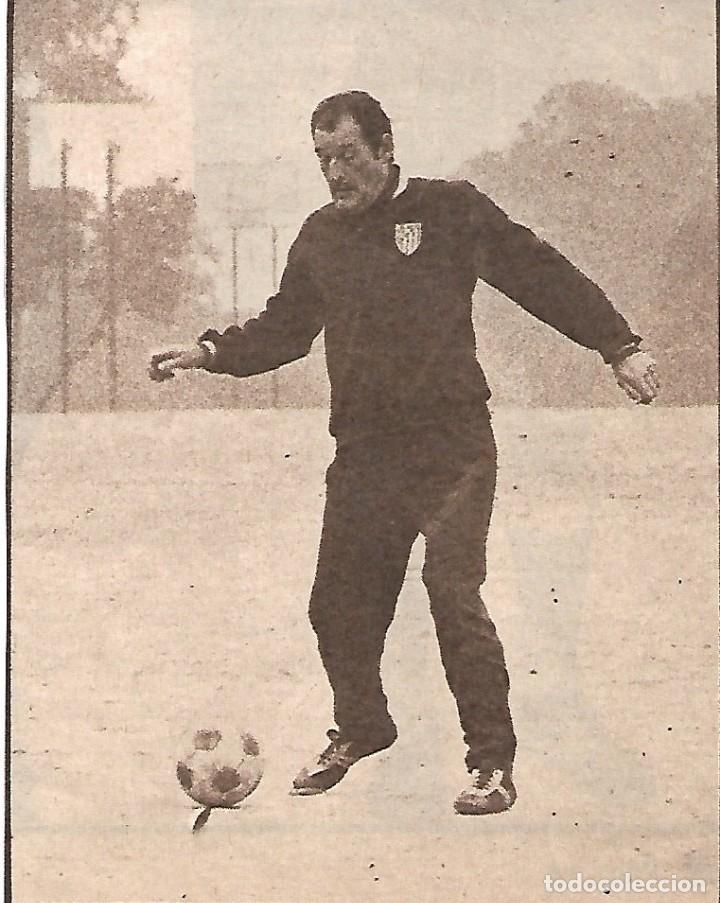 Collectionnisme sportif: ATL&Eacute;TICO DE MADRID: Recorte del t&eacute;cnico MARCEL DOMINGO peloteando. 1969