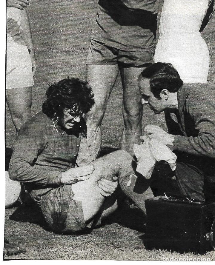 Coleccionismo deportivo: REAL MADRID: Recorte de SANTILLANA lesionado 1977