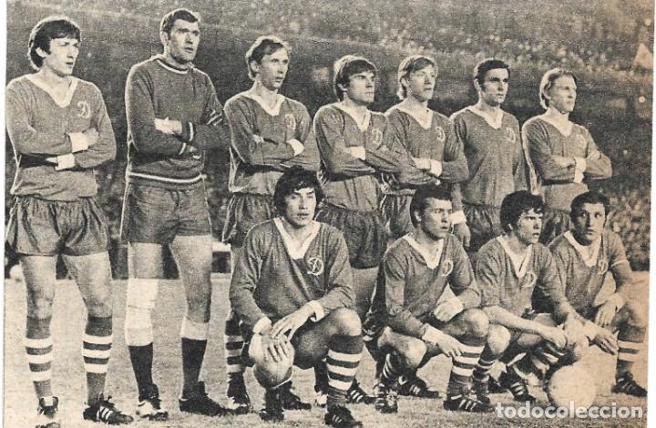 Coleccionismo deportivo: DYNAMO DE KIEV: Recorte de un equipo de 1973, con OLEG BLOKHIN