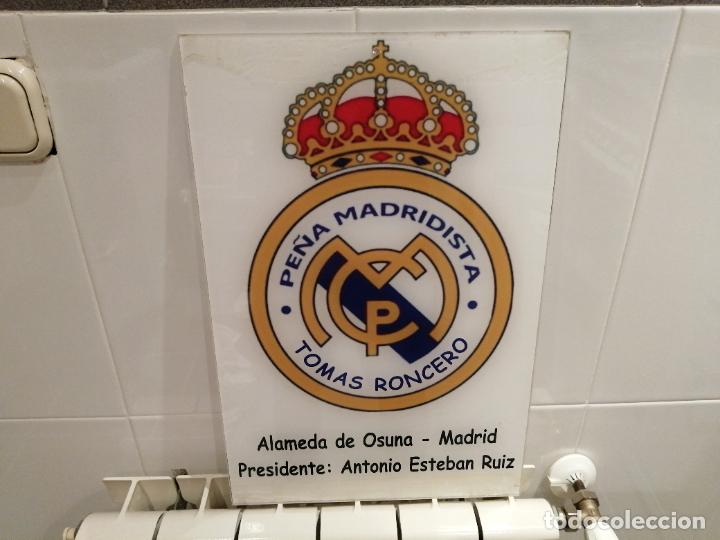 Coleccionismo deportivo: pe&ntilde;a madridista tomas roncero real madrid alameda de osuna en metacrilato buen estado