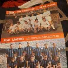 Coleccionismo deportivo: ANTIGUA LAMINA DEL REAL MADRID Y EL INTER DE MILÁN DEL ALCAZAR. Lote 303463588