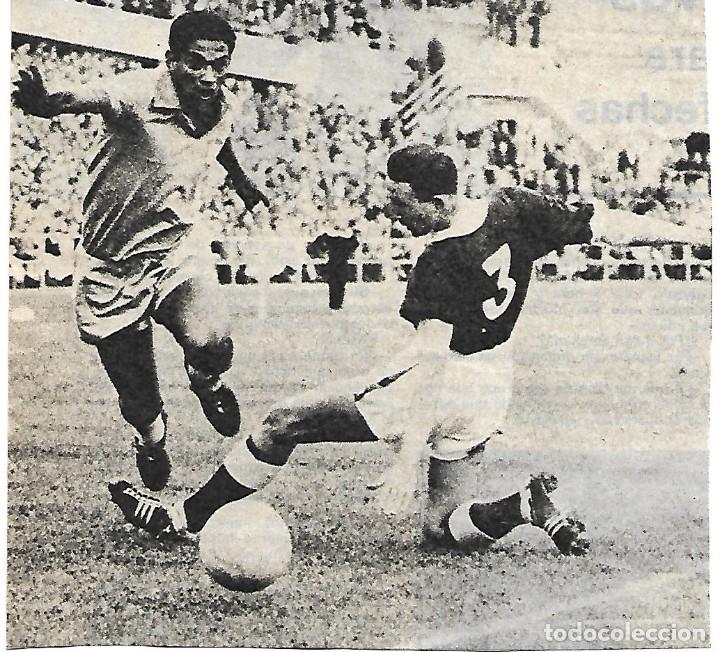 Coleccionismo deportivo: SELECCI&Oacute;N DE F&Uacute;TBOL DE BRASIL: Recorte de GARRINCHA en acci&oacute;n