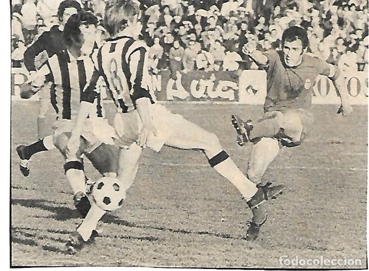 Coleccionismo deportivo: REAL MADRID: Recorte de AMANCIO en acci&oacute;n. 1974
