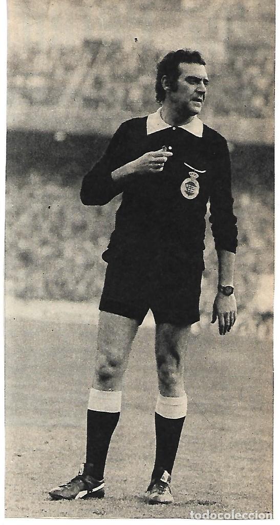 Coleccionismo deportivo: Gran recorte del &aacute;rbitro murciano FRANCO MART&Iacute;NEZ. 1976