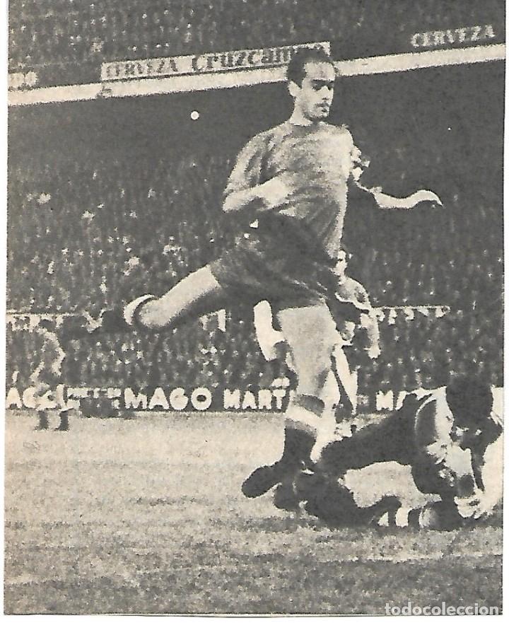 Collectionnisme sportif: SELECCI&Oacute;N ESPA&Ntilde;OLA DE F&Uacute;TBOL: Recorte de LU&Iacute;S SU&Aacute;REZ en acci&oacute;n