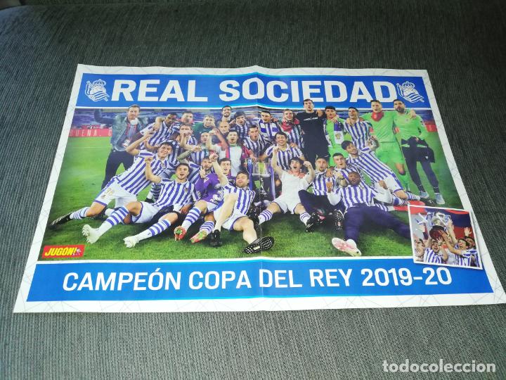 Coleccionismo deportivo: DOBLE POSTER REAL SOCIEDAD CAMPEON COPA DEL REY SELECCION ESPA&Ntilde;A JUGON 2020 2021 20 21 TAMA&Ntilde;O FOLIO