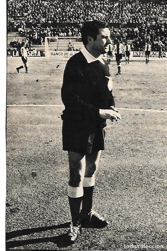 Coleccionismo deportivo: Recorte del &aacute;rbitro del Colegio Asturiano Mariano MEDINA IGLESIAS. 1975