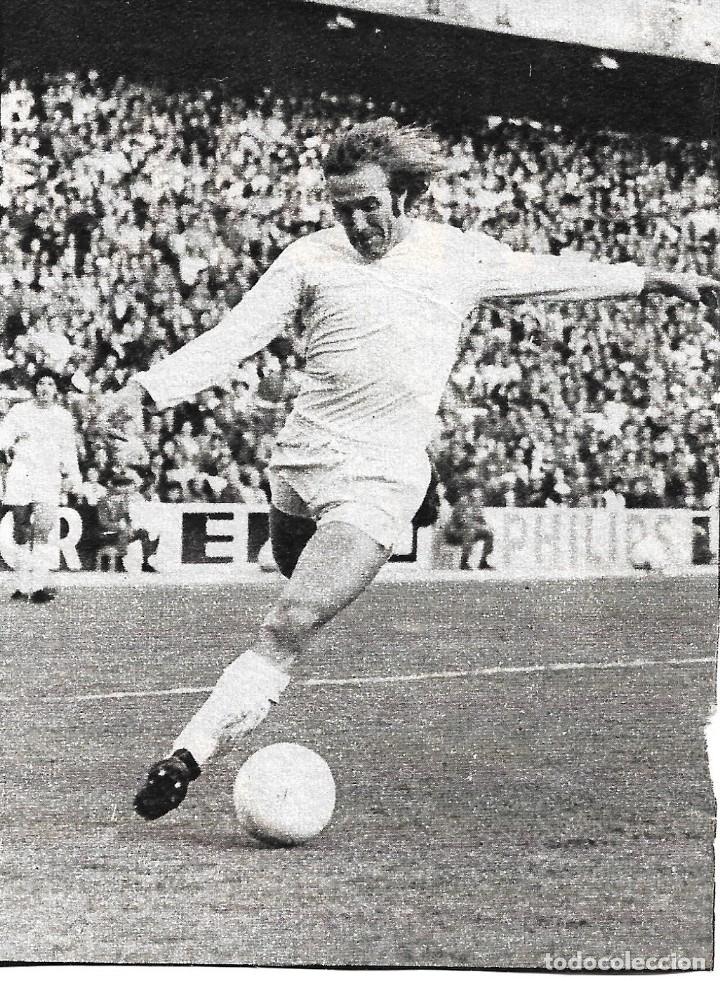 Collezionismo sportivo: REAL MADRID: Recorte de Gunter NETZER aprest&aacute;ndose a centrar. 1975