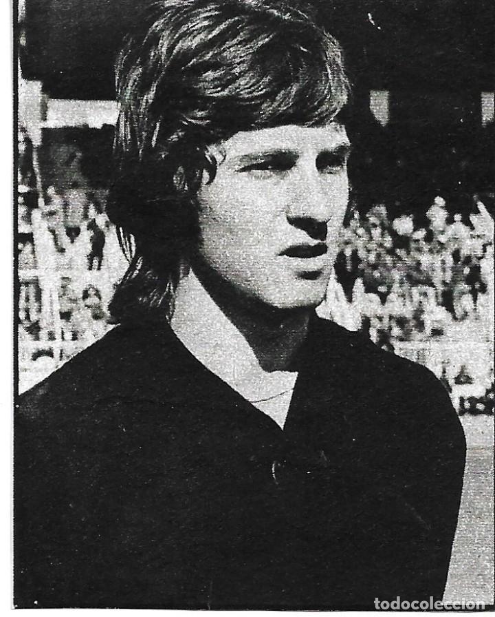 Collezionismo sportivo: ATL&Eacute;TICO DE MADRID: Recorte de TIRAPU. 1975