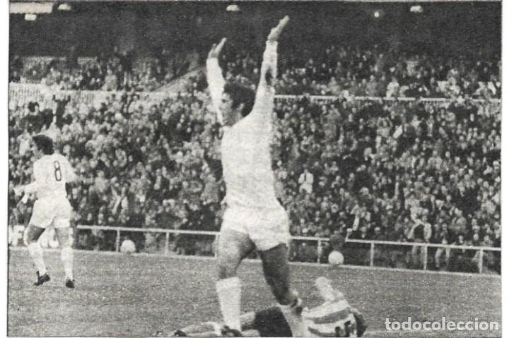 Collezionismo sportivo: Recorte de SANTILLANA tras marcar un gol