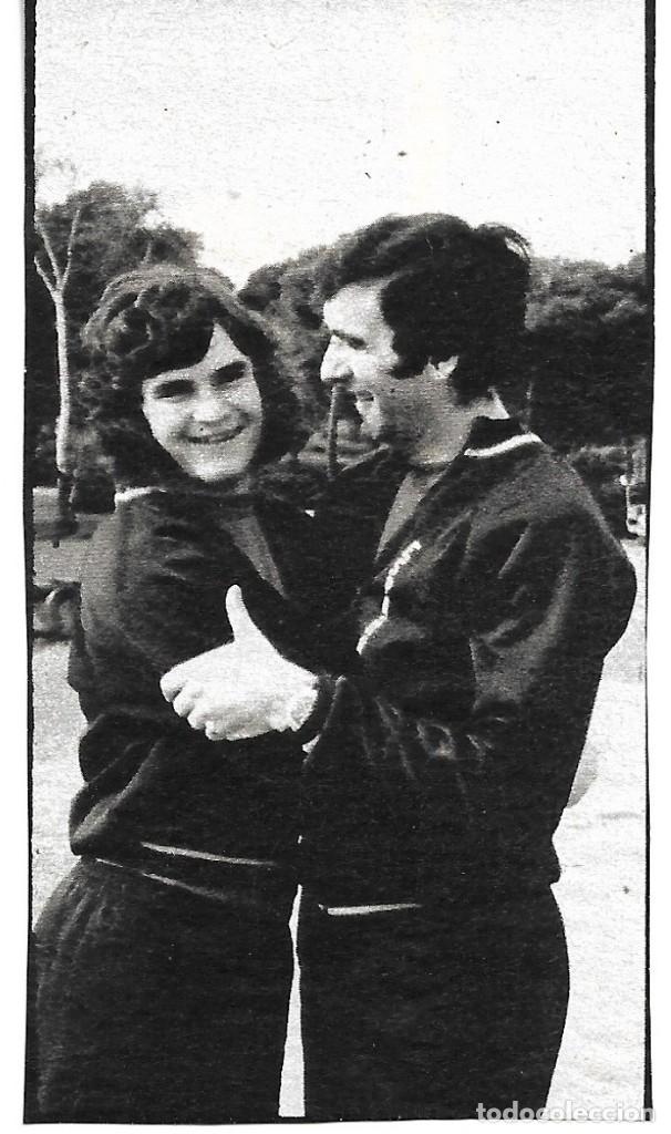 Coleccionismo deportivo: Recorte de IRIBAR con CAMACHO. 1975 - Foto 1