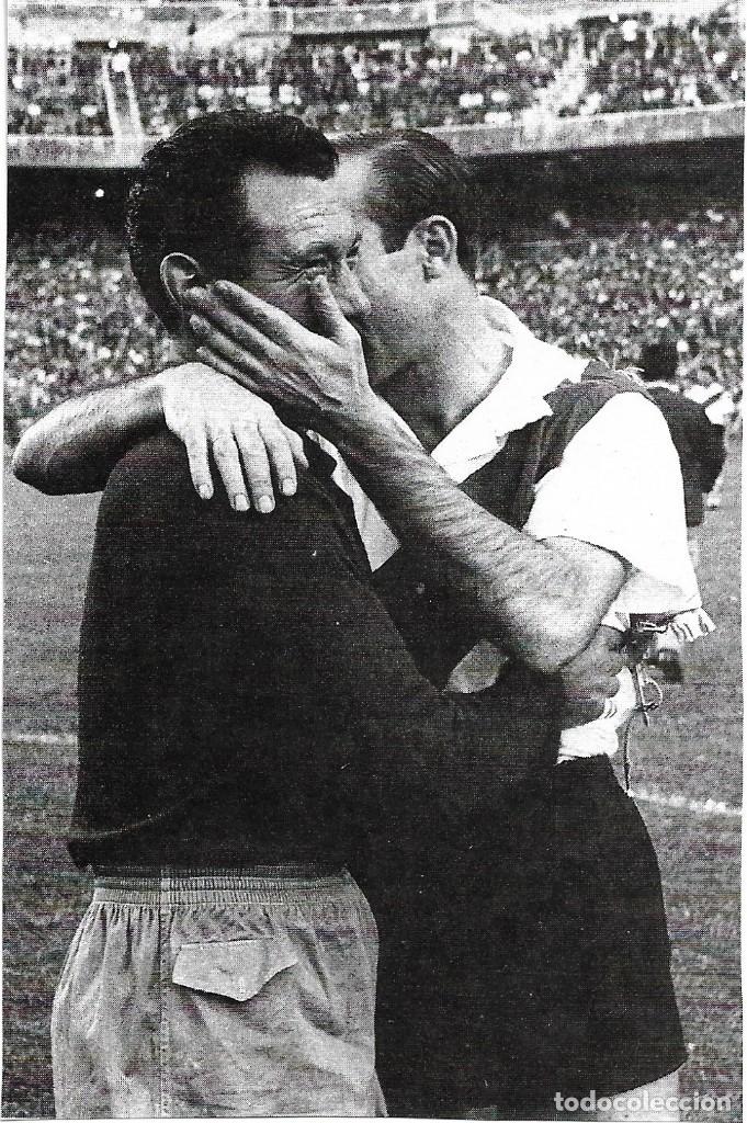 Collezionismo sportivo: REAL MADRID: Recorte de JUANITO ALONSO saludando a Pepillo