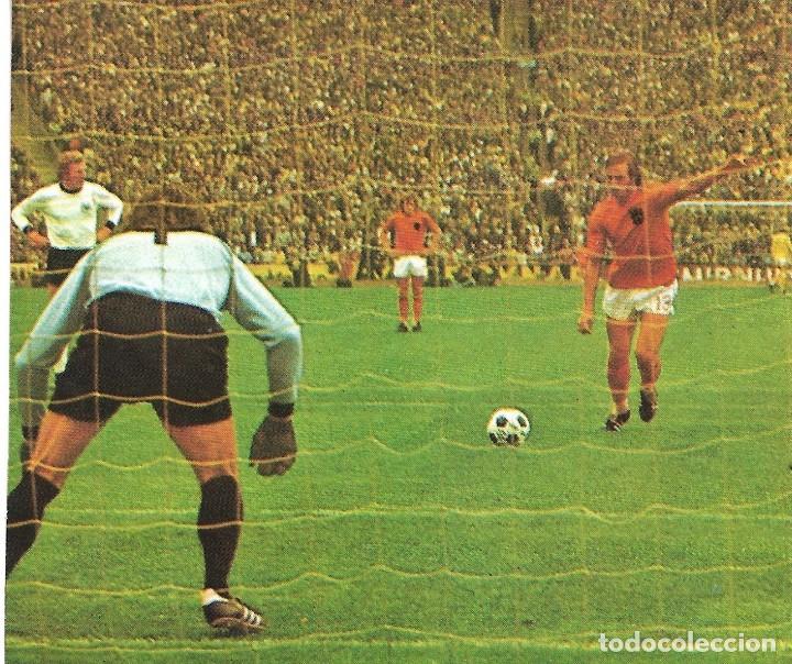 Coleccionismo deportivo: Recorte de NEESKENS a punto de lanzar el penalty en la Final del Mundial del 74