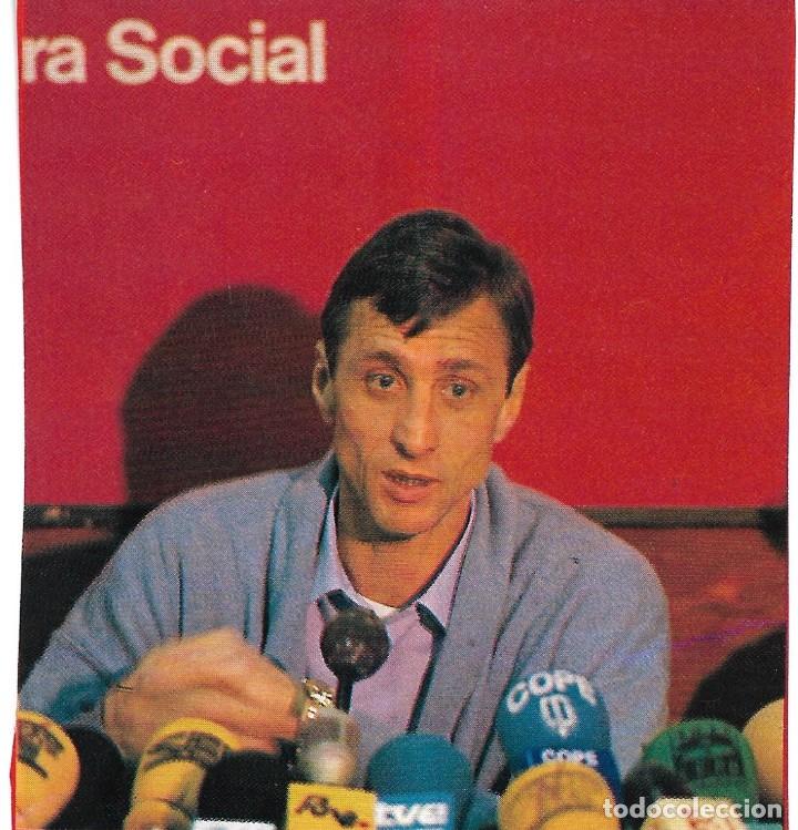 Coleccionismo deportivo: Recorte de CRUYFF en rueda de prensa.