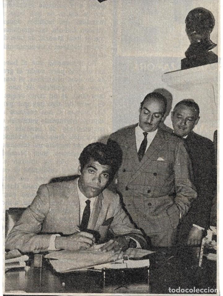 Sammelleidenschaft Sport: Recorte de Jorge MENDON&Ccedil;A firmando contrato por el BAR&Ccedil;A