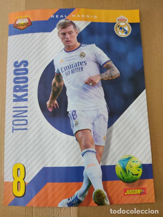 Colecionismo desportivo: TONI KROOS REAL MADRID EQUIPO ALINEACI&Oacute;N VALENCIA DOBLE P&Oacute;STER 1 P&Aacute;G JUG&Oacute;N 2021-2022 LIGA 21-22