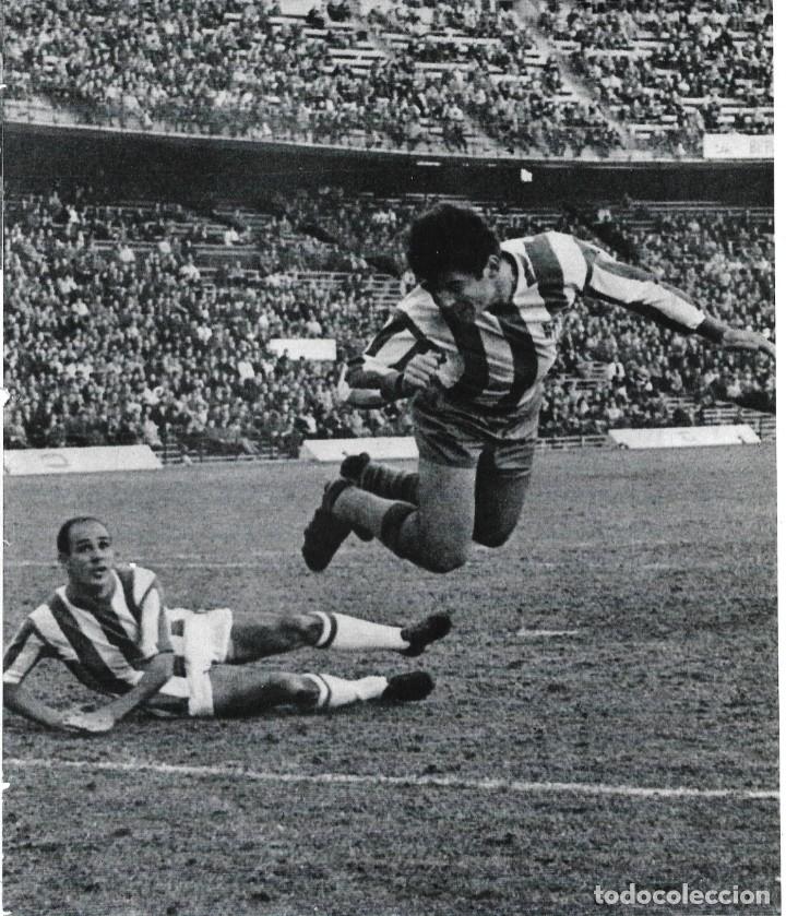 Collectionnisme sportif: ATL&Eacute;TICO DE MADRID: Gran recorte de Enrique COLLAR rematando de cabeza. A&ntilde;os 60