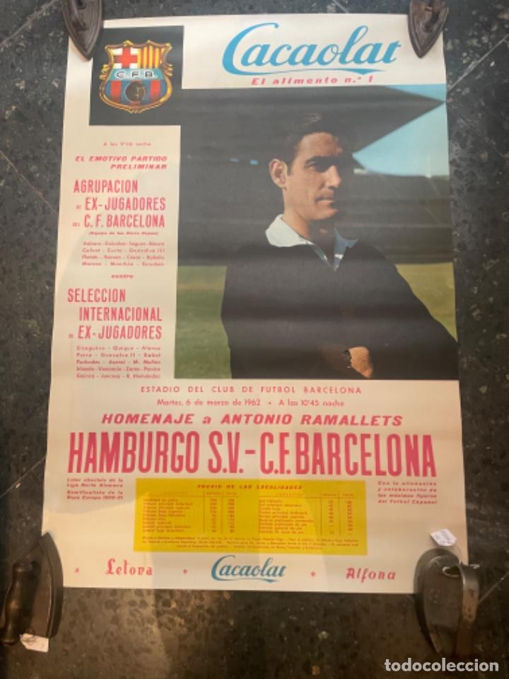 Sammelleidenschaft Sport: ANTIGUO CARTEL FUTBOL 6 MARZO 1962 - HAMBURGO S,V, - C.F. BARCELONA HOMENAJE A ANTONIO RAMALLETS