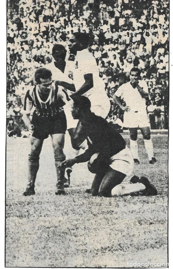 Sammelleidenschaft Sport: Recorte de PEL&Eacute; jugando como portero. 1970