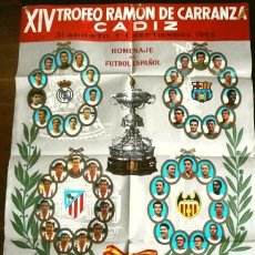 Coleccionismo deportivo: CARTEL XIV TROFEO CARRANZA (1968) CADIZ - HOMENAJE AL FUTBOL ESPAÑOL - PUBLICIDAD OSBORNE VETERANO. Lote 323794918