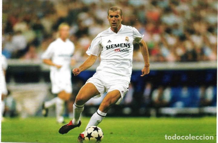 Coleccionismo deportivo: REAL MADRID: Recorte de ZIDANE en acci&oacute;n
