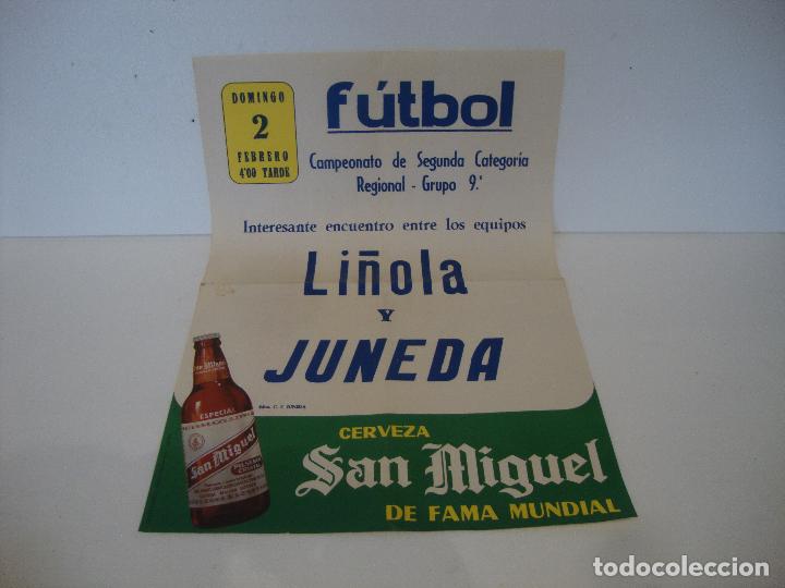 Coleccionismo deportivo: CARTEL POSTER FUTBOL LI&Ntilde;OLA JUNEDA PUBLICIDAD CERVEZA SAN MIGUEL