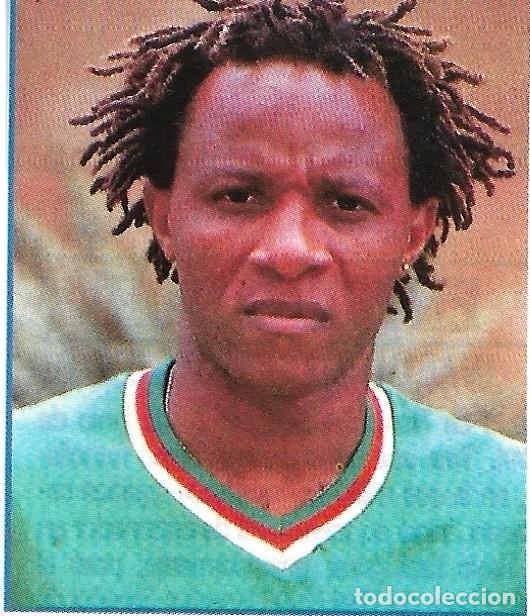 Coleccionismo deportivo: SELECCI&Oacute;N DE F&Uacute;TBOL DE CAMER&Uacute;N: Recorte de MAKANAKY. 1990