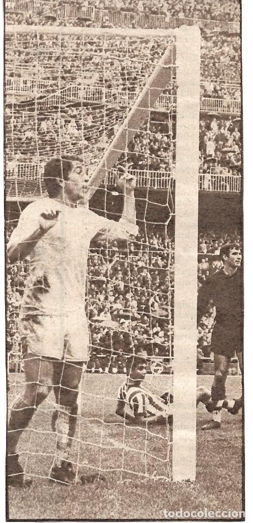 Sammelleidenschaft Sport: REAL MADRID: Recorte de VEL&Aacute;ZQUEZ dentro de la porter&iacute;a.