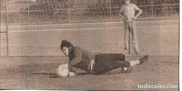 Sammelleidenschaft Sport: REAL MADRID: Recorte de MIGUEL &Aacute;NGEL en un entrenamiento. 1977