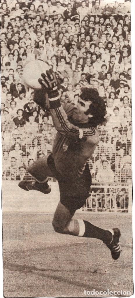 Coleccionismo deportivo: ATHLETIC DE BILBAO: Gran recorte de IRIBAR. 1978 - Foto 1