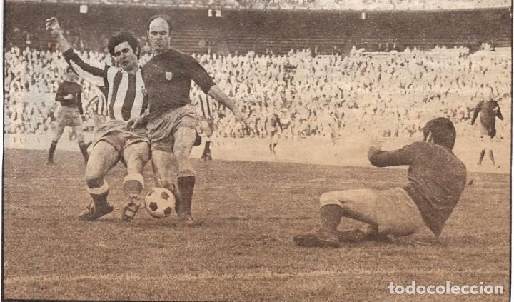 Coleccionismo deportivo: PONTEVEDRA CF: Recorte de IRULEGUI en acci&oacute;n. 1970