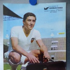 Coleccionismo deportivo: VALENCIA C.F. - 7 CARTELES FUTBOLISTAS, AÑOS 1970 FINEZAS - PUNTOLINK, MUEBLES FORES. Lote 339891438