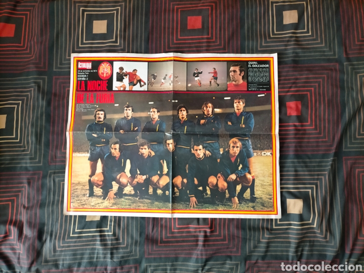 Sports collectibles: P&oacute;ster de 1974 SELECCI&Oacute;N ESPA&Ntilde;OLA DE FUTBOL Revista Actualidad ESCOCIA 1 - 2 ESPA&Ntilde;A