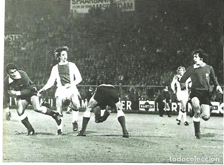 Coleccionismo deportivo: Recorte de CRUYFF con el Ajax. 1972
