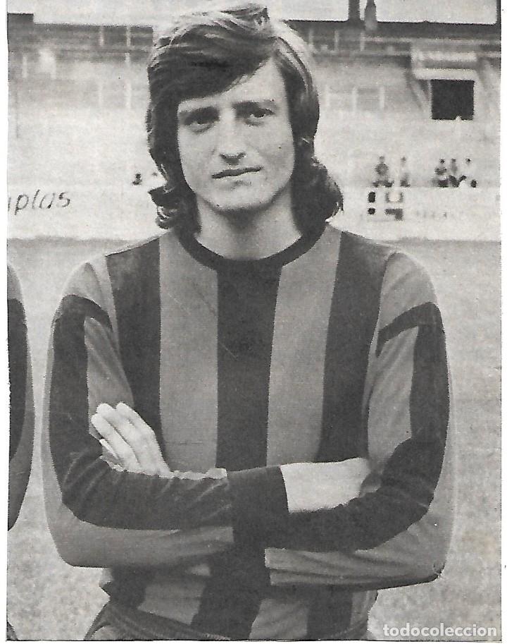 Collezionismo sportivo: REAL SPORTING DE GIJ&Oacute;N: Recorte de GONZ&Aacute;LEZ con una extra&ntilde;a camiseta. 1974