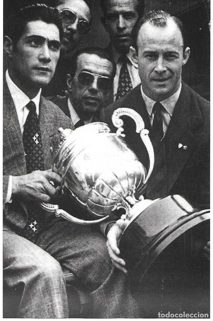 Coleccionismo deportivo: BAR&Ccedil;A: L&aacute;mina de RAMALLETS y C&Eacute;SAR con la Copa - Foto 1
