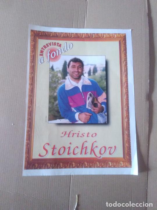 Coleccionismo deportivo: HRISTO STOICHKOV BARCELONA BAR&Ccedil;A TIPO POSTER 1 P&Aacute;GINA + ENTREVISTA REVISTA DON BAL&Oacute;N
