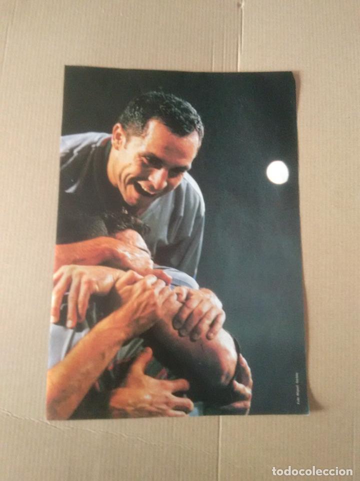 Coleccionismo deportivo: SERGI BARJUAN BARCELONA BAR&Ccedil;A FERRER CHELSEA POSTER 1 P&Aacute;GINA REVISTA SOLO GOLES 99-00 LIGA 1999-2000