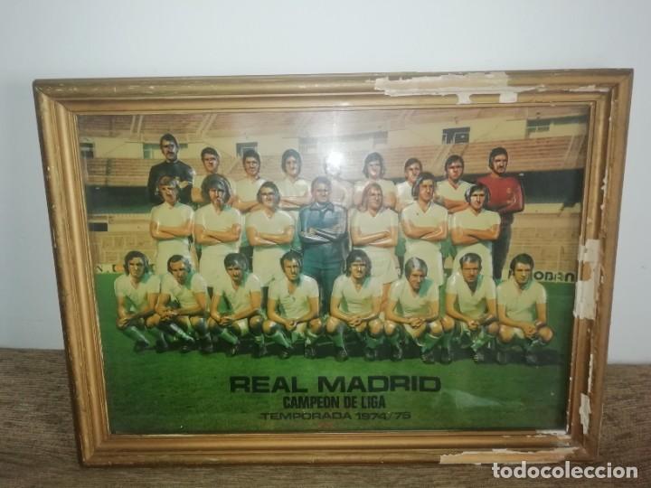 Coleccionismo deportivo: Real madrid. Pieza &uacute;nica y excepcional. P&oacute;ster campe&oacute;n de liga 1974-75 con las figuras en relieve.