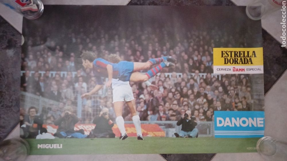 Coleccionismo deportivo: Poster Futbol club Barcelona a&ntilde;o 79 Migueli . Publicidad cerveza Estrella Dorada
