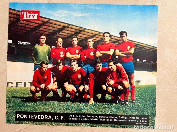 Coleccionismo deportivo: P&oacute;ster Pontevedra C.F.. &Aacute;lbum El Alc&aacute;zar 1967-1968. 67-68.