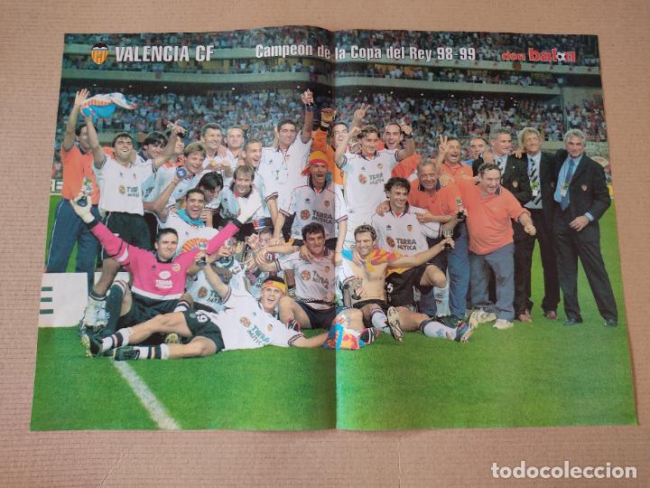 Coleccionismo deportivo: PLANTILLA VALENCIA CAMPE&Oacute;N COPA DEL REY TEMPORADA 1998-1999, 98-99 P&Oacute;STER 2 P&Aacute;G REVISTA DON BAL&Oacute;N